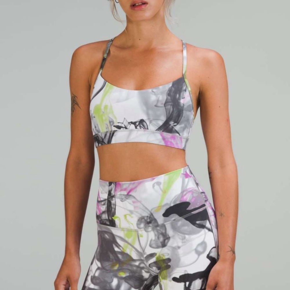 Lululemon Throwback Print Flow Y Bra Nulu 
Unicorn Throwback White Multi Size 2